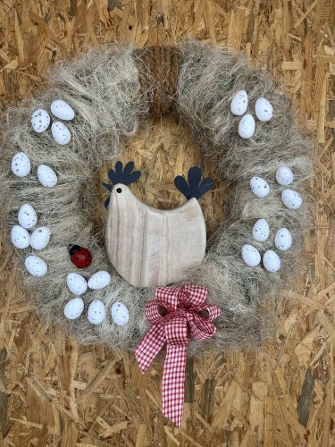 Velikonoční věnec se slepičkou Adenel