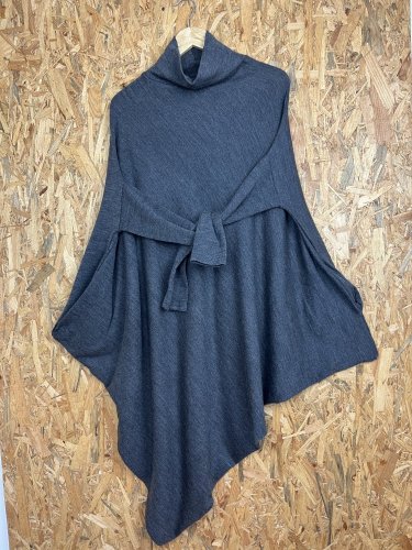 Rolákové šaty Aakasha s podílem vlny a polyamidu