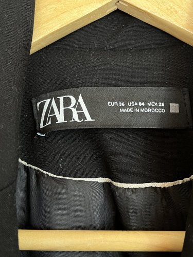 Sako ZARA 73 % poylester 23 % viskoza
