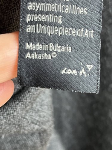 Rolákové šaty Aakasha s podílem vlny a polyamidu