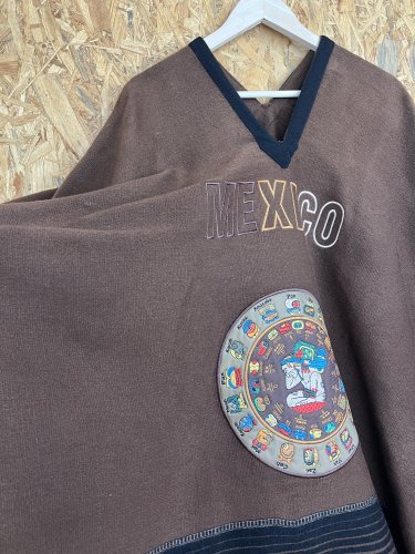 Pončo Made in Mexiko s podílem vlny a polyamidu