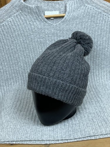 Zimní čepice Sisley 25 % vlna