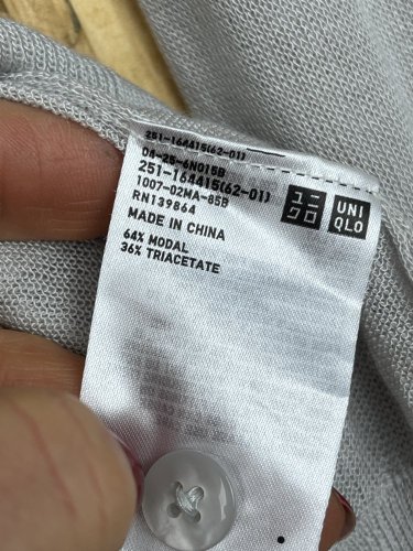 Kardigan Uniqlo 64 % modal