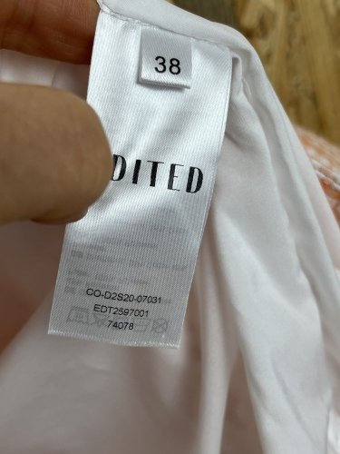 Bavlněné šaty EDITED 55 % bavlna