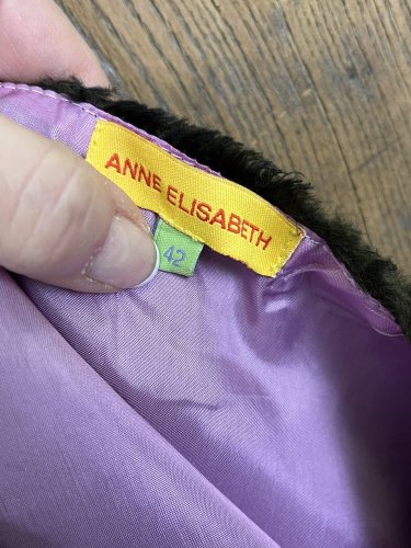 Krásná suně Anne Elisabeth 100 % imitace kožešiny