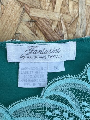 Hedvábný top Morgan Taylor 100 % hedvábí