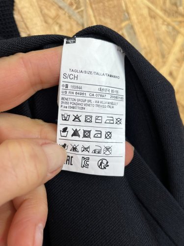 Černé šaty Benetton 65 % viskoza