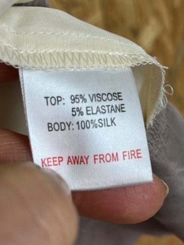 Prodloužený top Lipsy 95 % viskoza a 100 % hedvábí