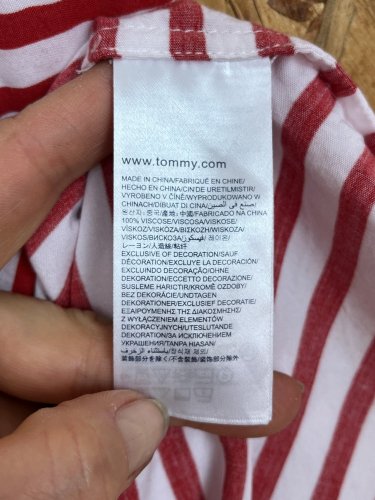 Šaty Tommy Hilfiger 100 % viskoza