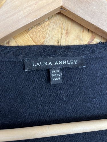 Kardigan Laura Ashley 70 % vlna 20 % angora