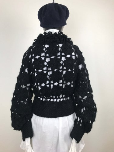 Krásný děrovaný svetr Fashion Elle s podílem vlny