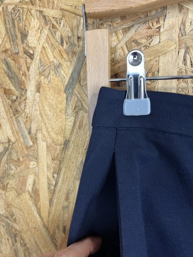 Námořní kalhoty Uniqlo 68 % polyester 28 % viskoza