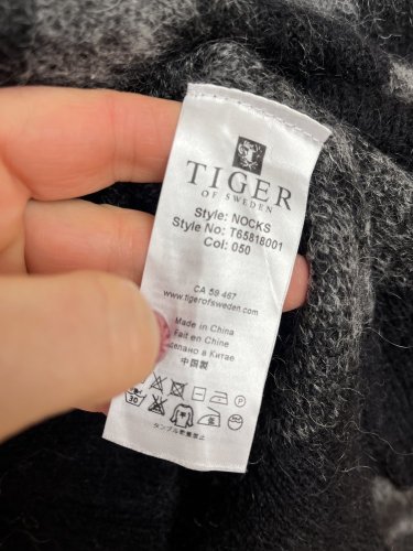 Pánský svetr Tiger of Sweden 32 % mohér 28 % vlna