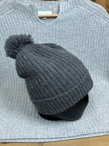 Zimní čepice Sisley 25 % vlna