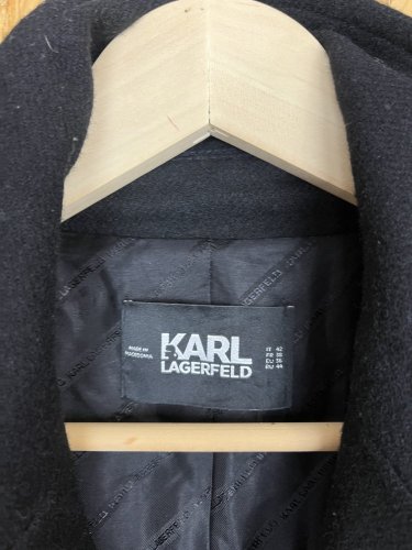 Vlněný kabát KARL LAGERFELD 100 % vlna