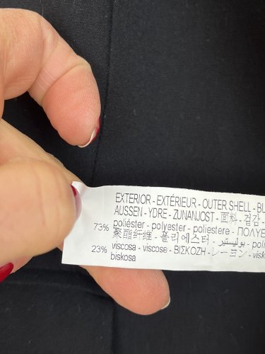 Sako ZARA 73 % poylester 23 % viskoza