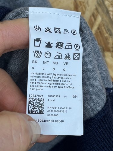 Pánský svetr Hugo Boss 58 % bavlna 7 % hedvábí