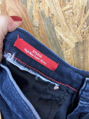 Trhané skinny džíny Tommy Hilfiger s podílem bavlny a elastanu