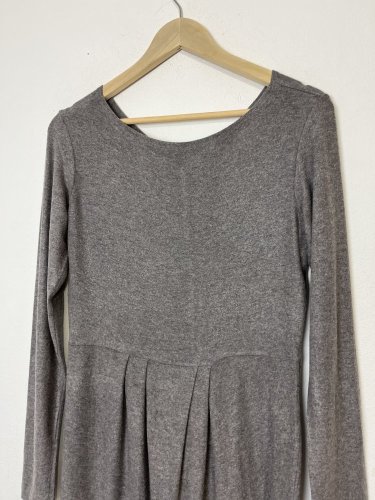 Elastické šaty The Swiss Label 95 % viskoza