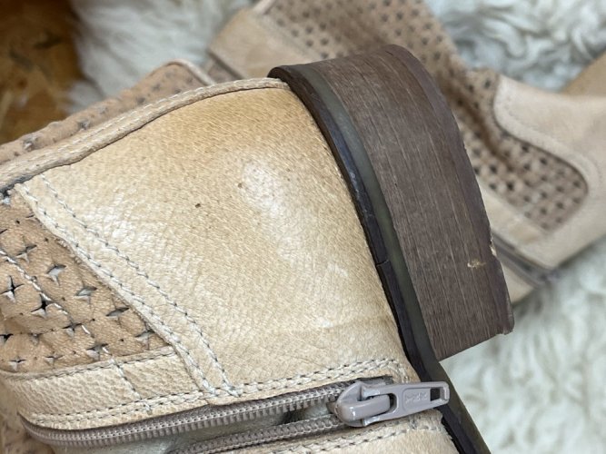 Kožené kozačky Baťa 100 % kůže