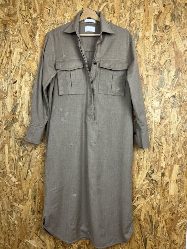 Nadčasové šaty Hugo Boss s podíl vlny a polyamidu