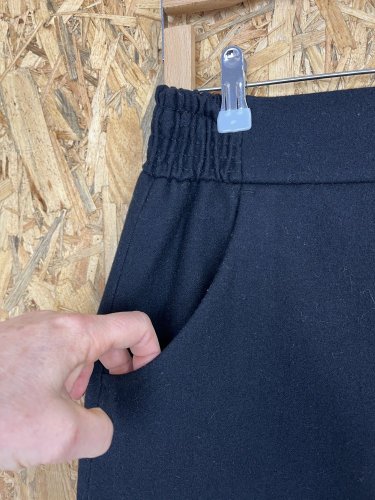 Vlněná sukně Esprit 60 % vlna