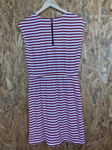 Šaty Tommy Hilfiger 100 % viskoza