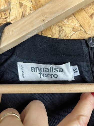 Luxusní šaty Annalisa Ferro 92 % vlna a 100 % kůže