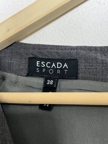 Luxusní šaty Escada  95 % vlna