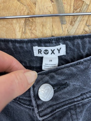 Džíny ROXY s podílem bavlny a elastanu