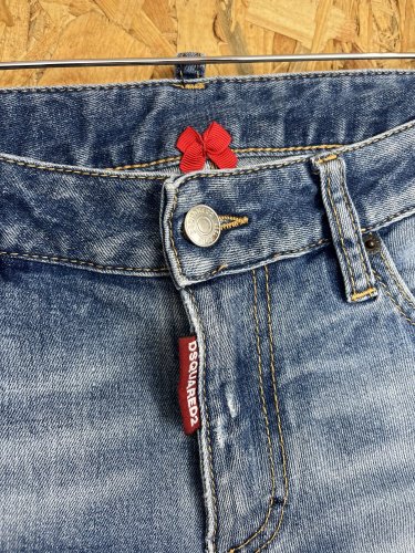 Riflové kraťasy Dsquared2 s podílem bavlny a elastanu