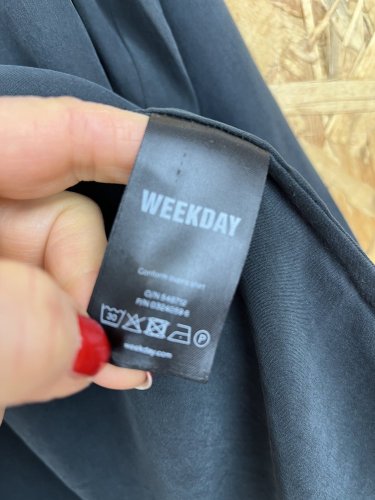 Prodloužená košile Weekday 100 % modal