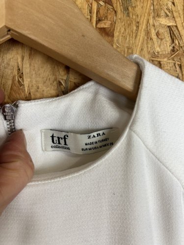 Šaty ZARA 62 % polyester 32 % viskoza