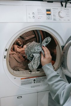 Praní nebo chemické čištění oděvů? Jak se rozhodnout