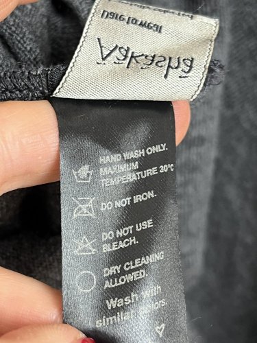 Rolákové šaty Aakasha s podílem vlny a polyamidu