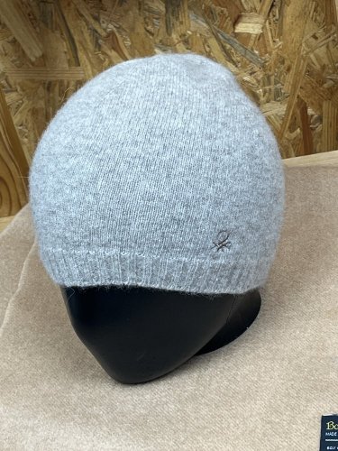 Zimní čepice Benetton 70 % vlna 10 % angora