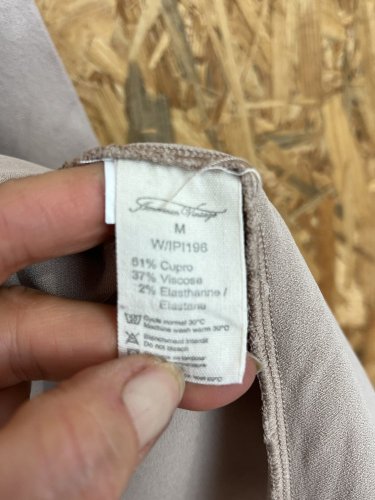 Nadčasové šaty American Vintage 61 % cupro 37 % viskoza