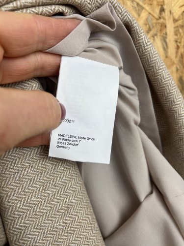 Přírodní šaty Madeleine 31 % viskoza 30 % vlna 5 % hedvábí