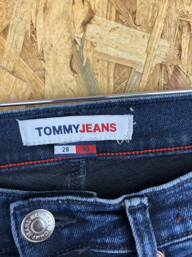 Trhané skinny džíny Tommy Hilfiger s podílem bavlny a elastanu