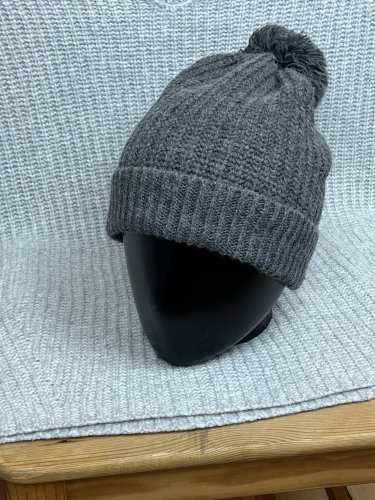 Zimní čepice Sisley 25 % vlna