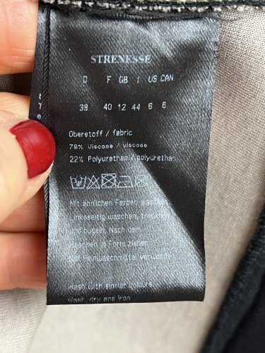 Neoprenové šaty Strenesse 78 % viskoza