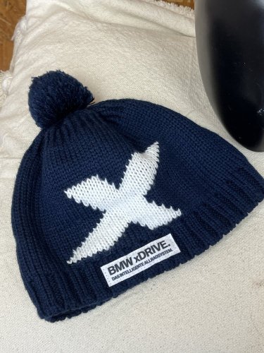 Zimní čepice BMW 50 % merino vlna