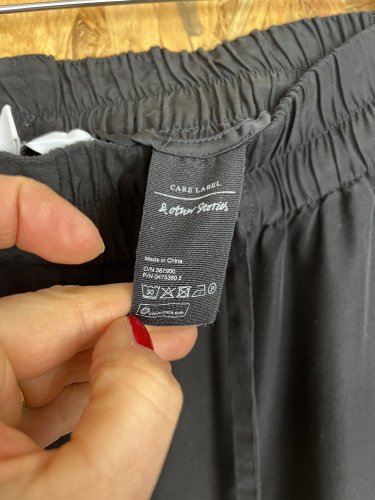 Široké kalhoty Other Stories 52 % viskoza 48 % cupro