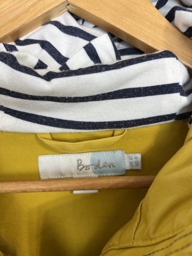 Pláštenka Boden 53 % viskoza 47 % polyester