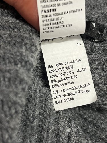 Zimní čepice Sisley 25 % vlna