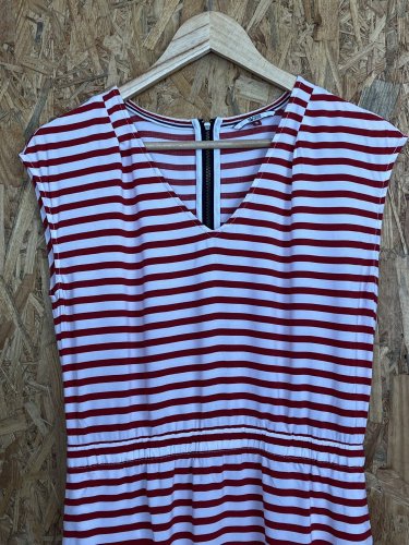 Šaty Tommy Hilfiger 100 % viskoza