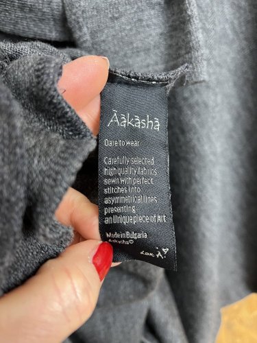 Rolákové šaty Aakasha s podílem vlny a polyamidu