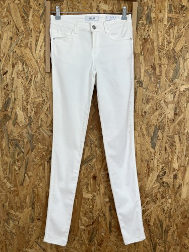 Skinny džíny GUESS s podílem bavlny a elastanu