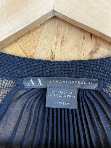 Luxusní kardigan Armani s podílem lnu a hedvábí