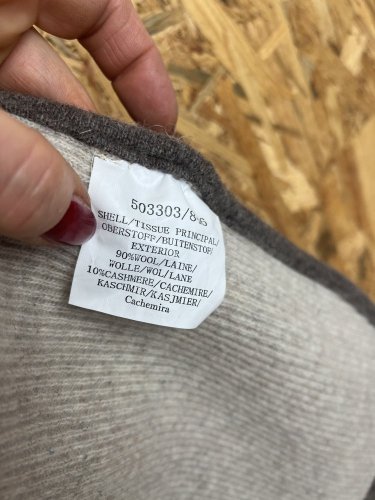 Prodloužená vesta Made in Italy 90 % vlna 10 % kašmír